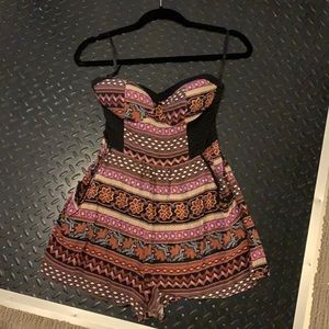 Patterned strapless romper